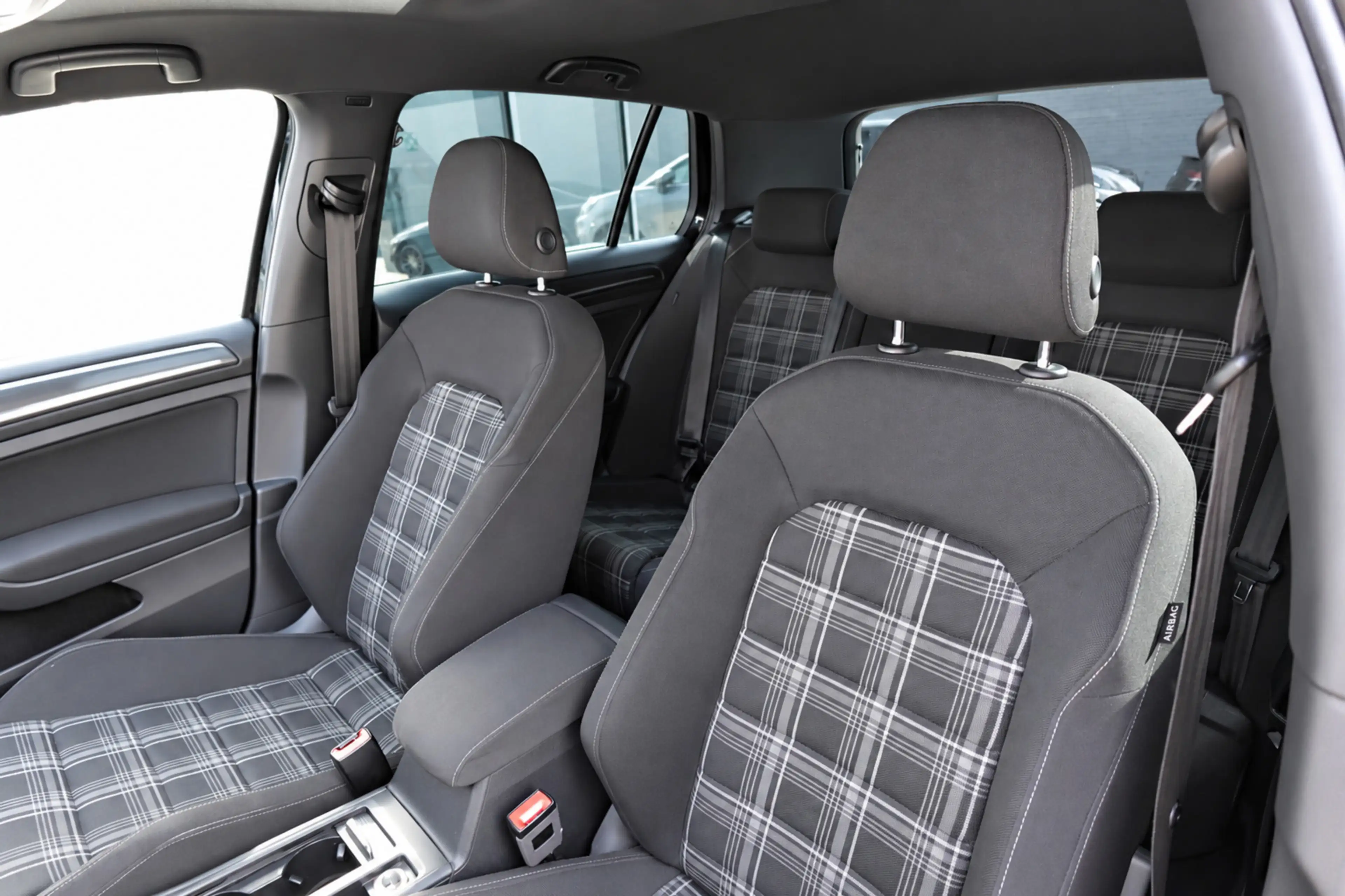 Volkswagen Golf GTD 2.0 TDI PANO KEYLESS DYNAUDIO — photo 5