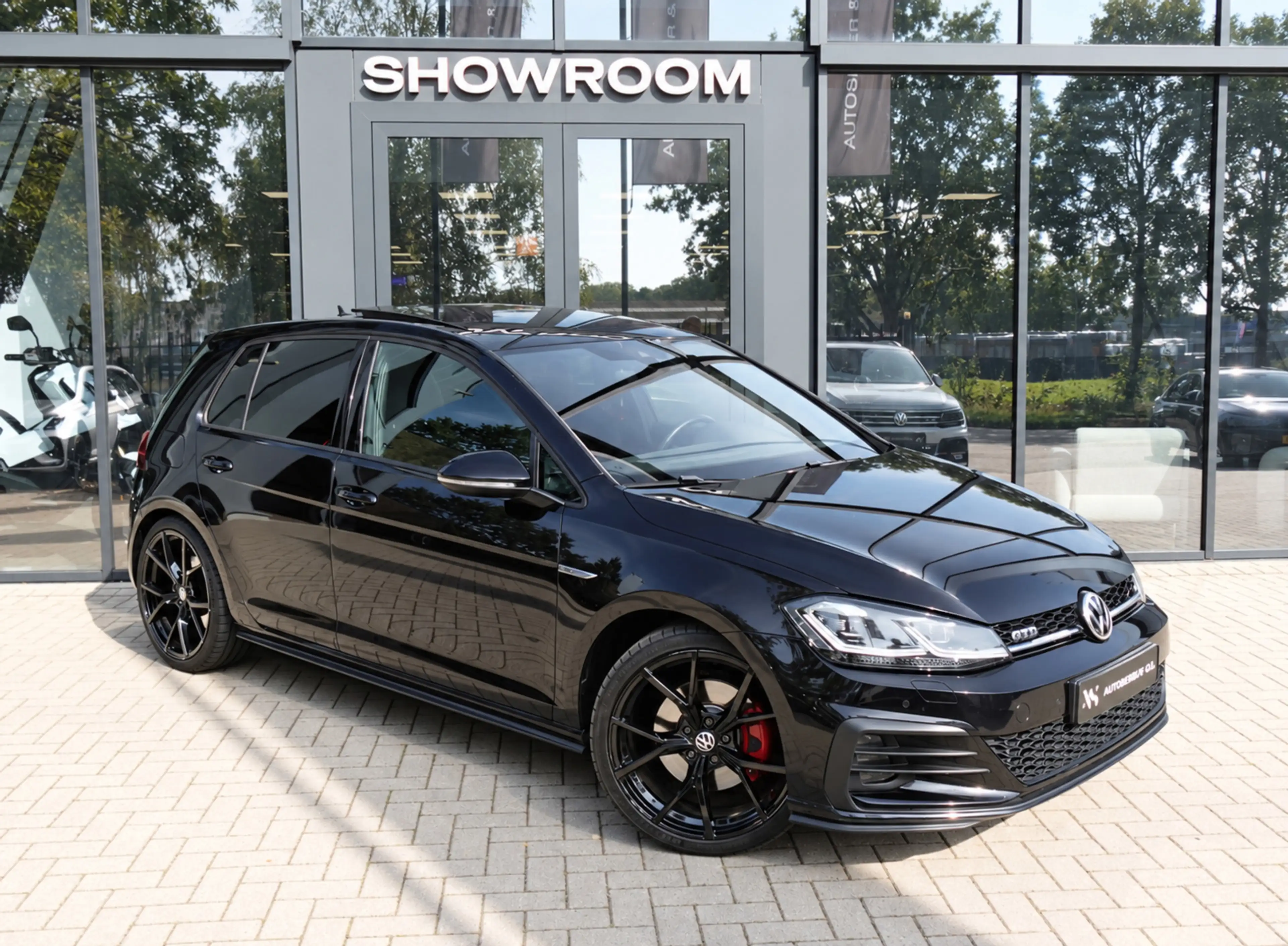 Volkswagen Golf GTD 2.0 TDI PANO KEYLESS DYNAUDIO — photo 3