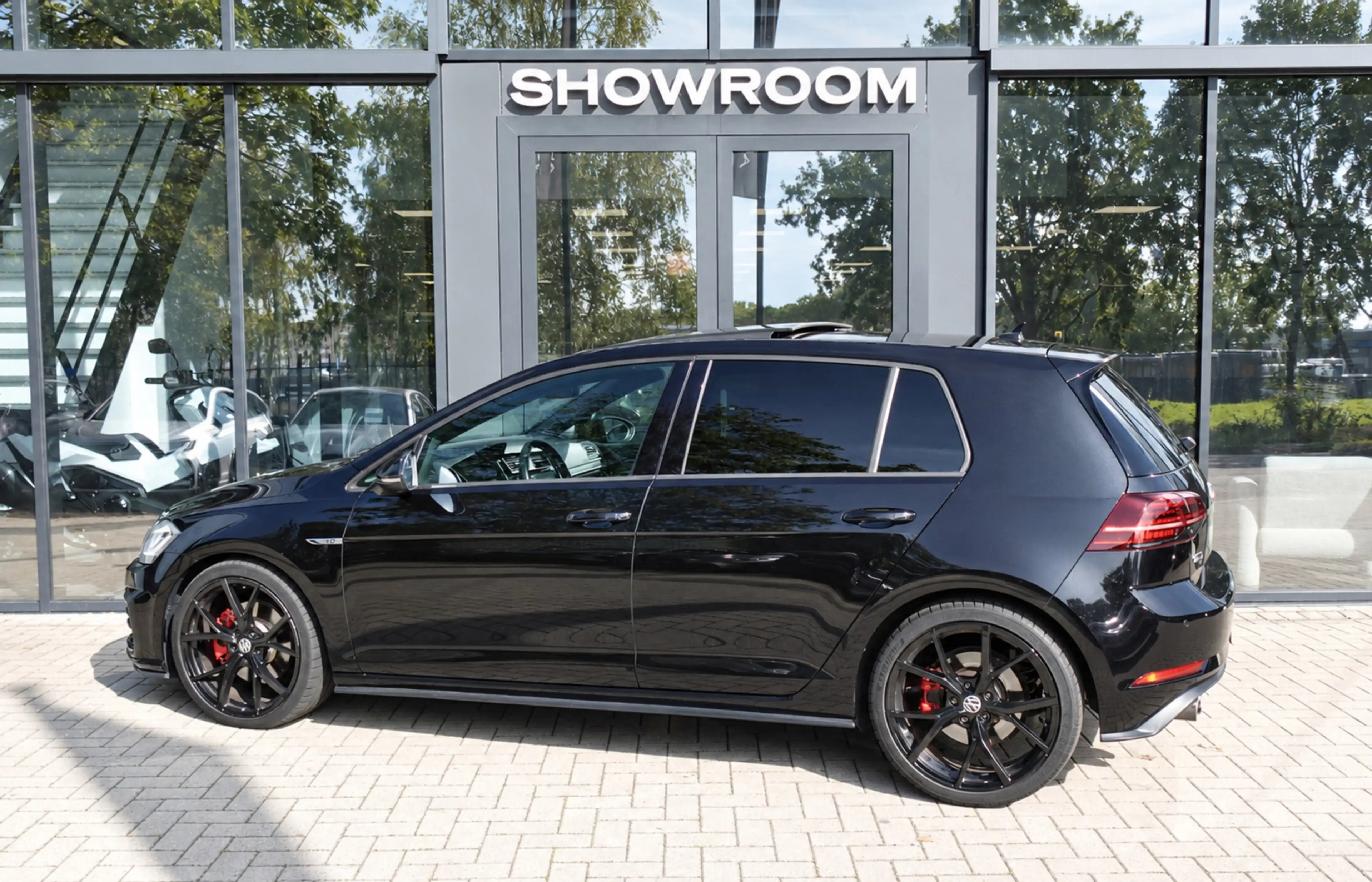 Volkswagen Golf GTD 2.0 TDI PANO KEYLESS DYNAUDIO — photo 2