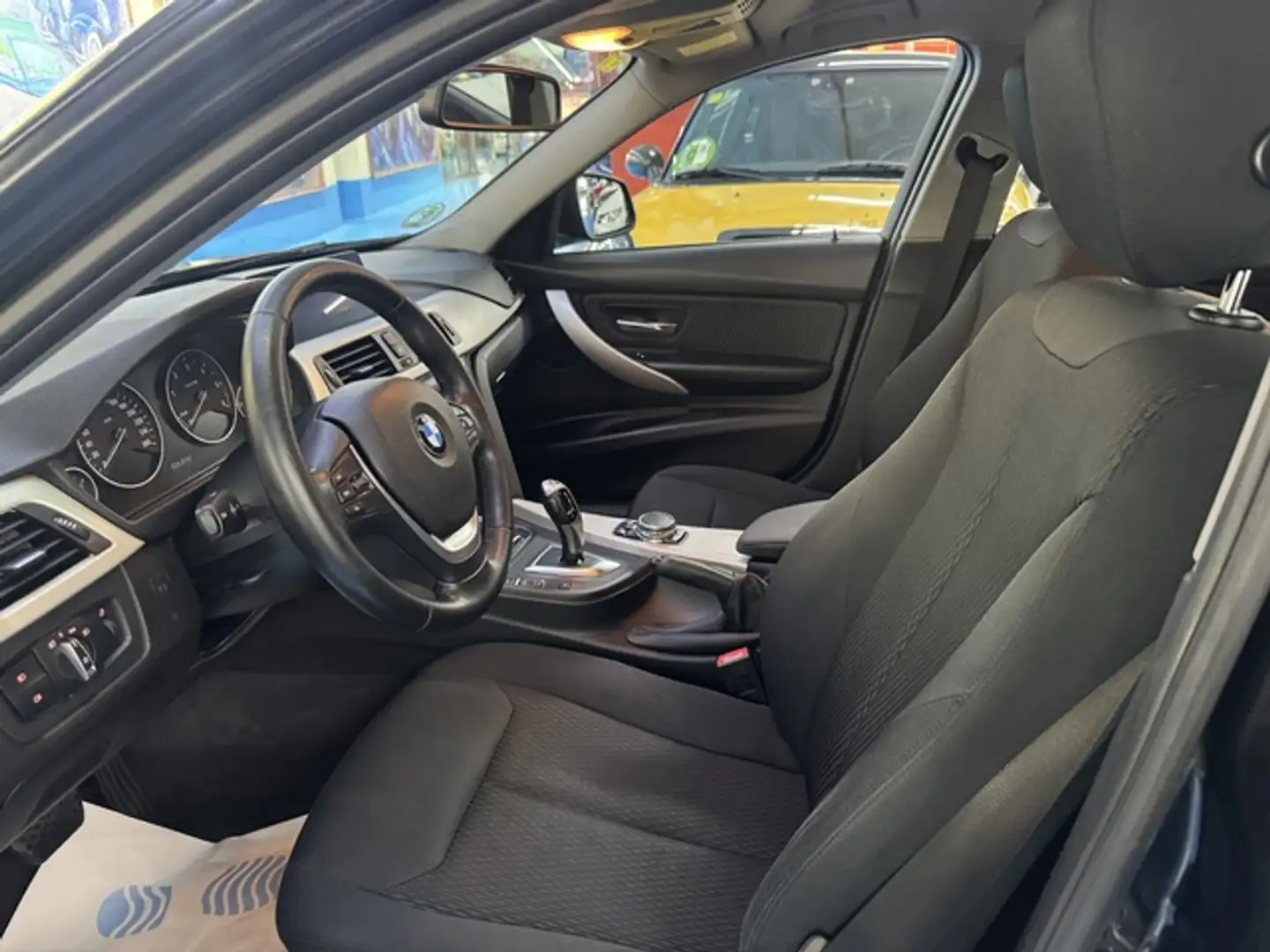 BMW 320 320d EfficientDynamics Noir - 2