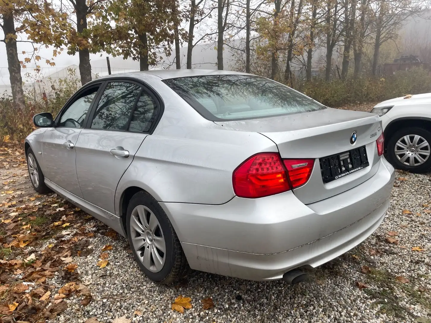 BMW 318 i Limousine*Klimaaut.*Euro5*Voll Fahrbereit* Argent - 2