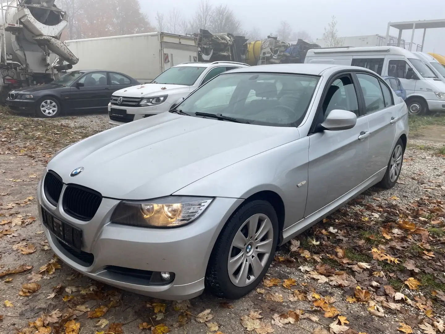 BMW 318 i Limousine*Klimaaut.*Euro5*Voll Fahrbereit* Argent - 1