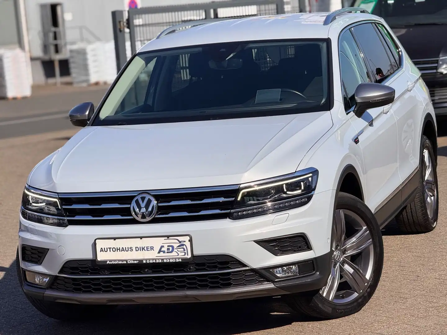 Volkswagen Tiguan Allspace 2.0 TDI DSG Highline 4Motion Weiß - 1