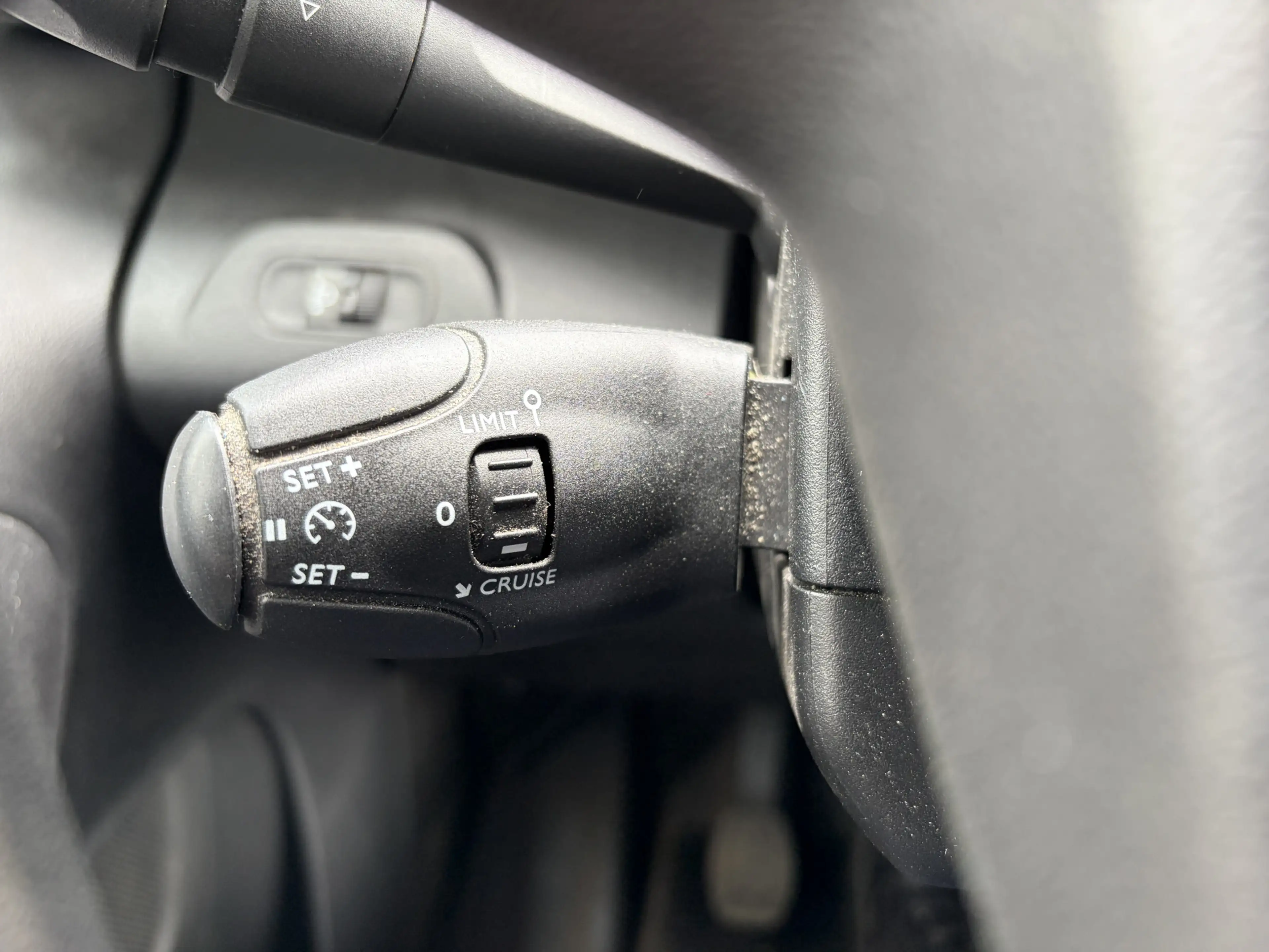 Peugeot Partner 1.2 Premium Benzine! * Apple\Android * Cruise * Ai — photo 4