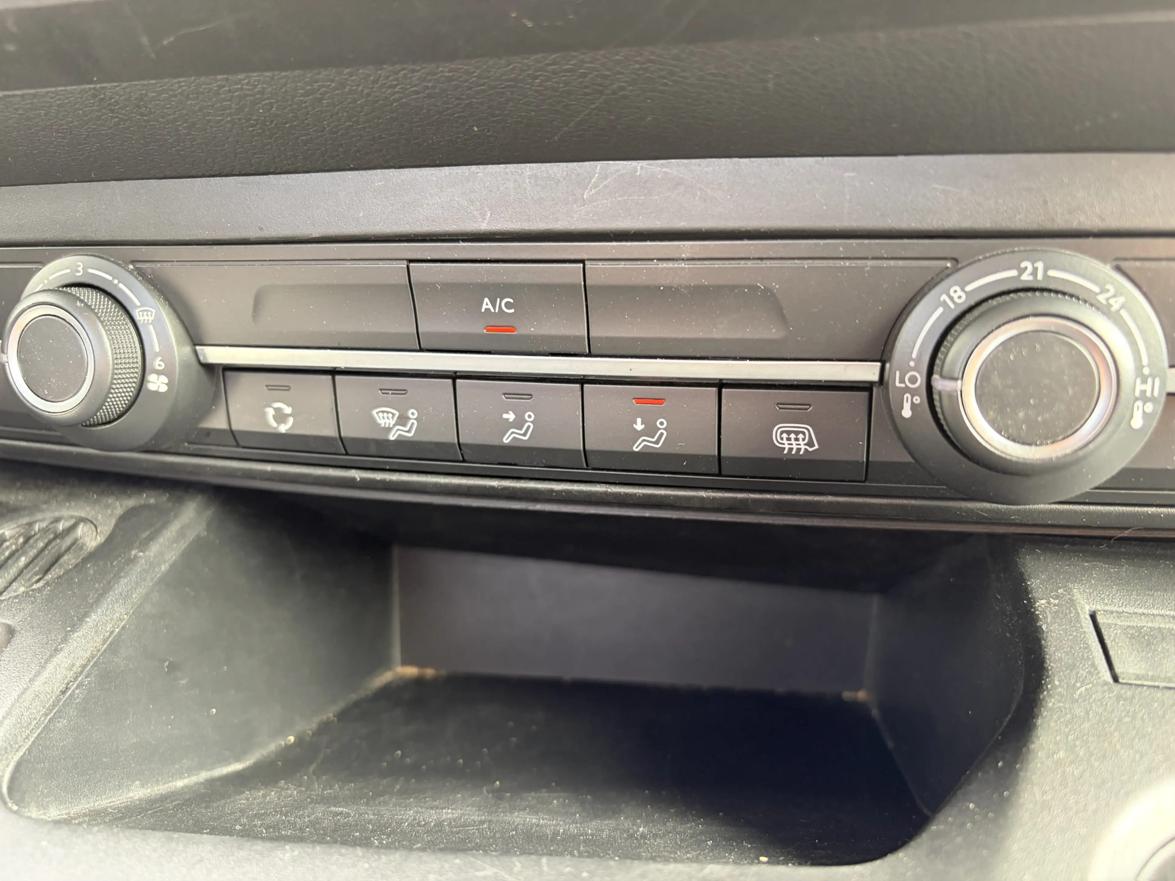 Peugeot Partner 1.2 Premium Benzine! * Apple\Android * Cruise * Ai — photo 11