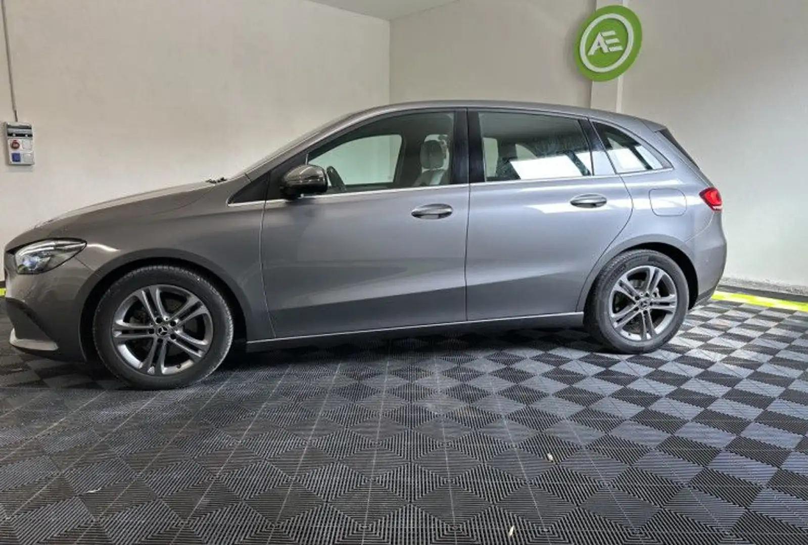 Mercedes-Benz B 200 III (W247) 200d Business Line Edition 8G-DCT Schwarz - 2