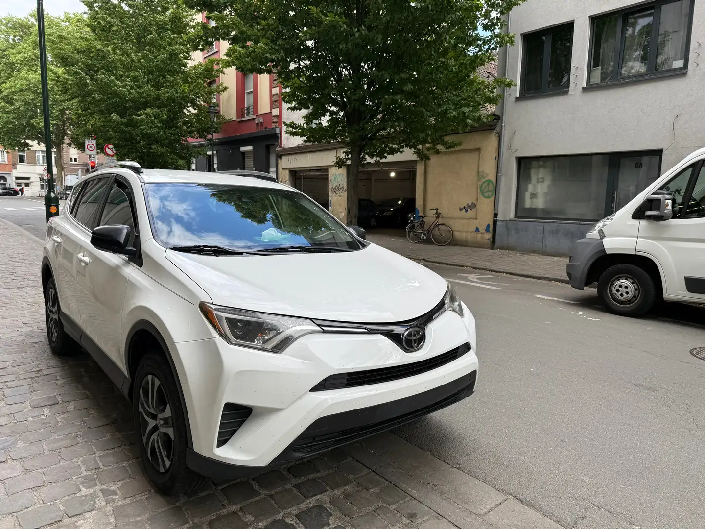Toyota RAV 4 RAV4 2.0i AWD Comfort Multidrive S Weiß - 1