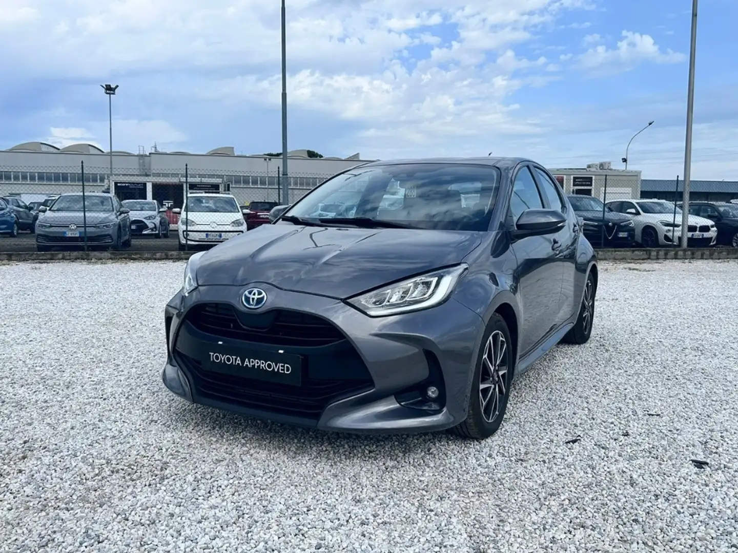 Toyota Yaris 1.5 Hybrid 5 porte Trend Grigio - 1