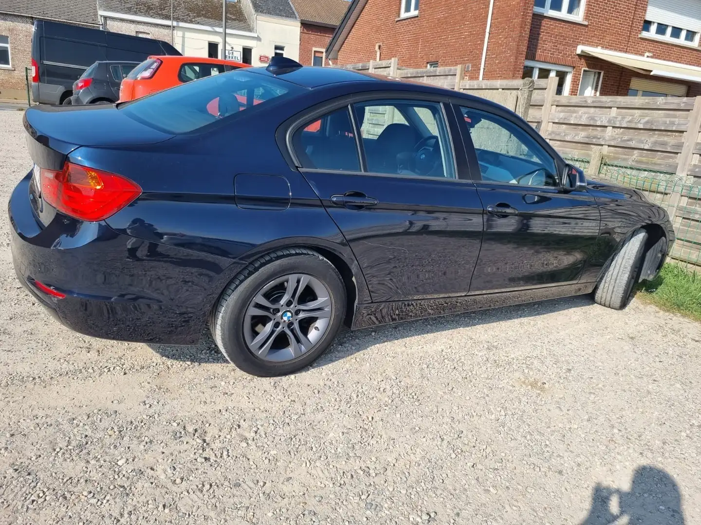 BMW 318 318d Bleu - 1