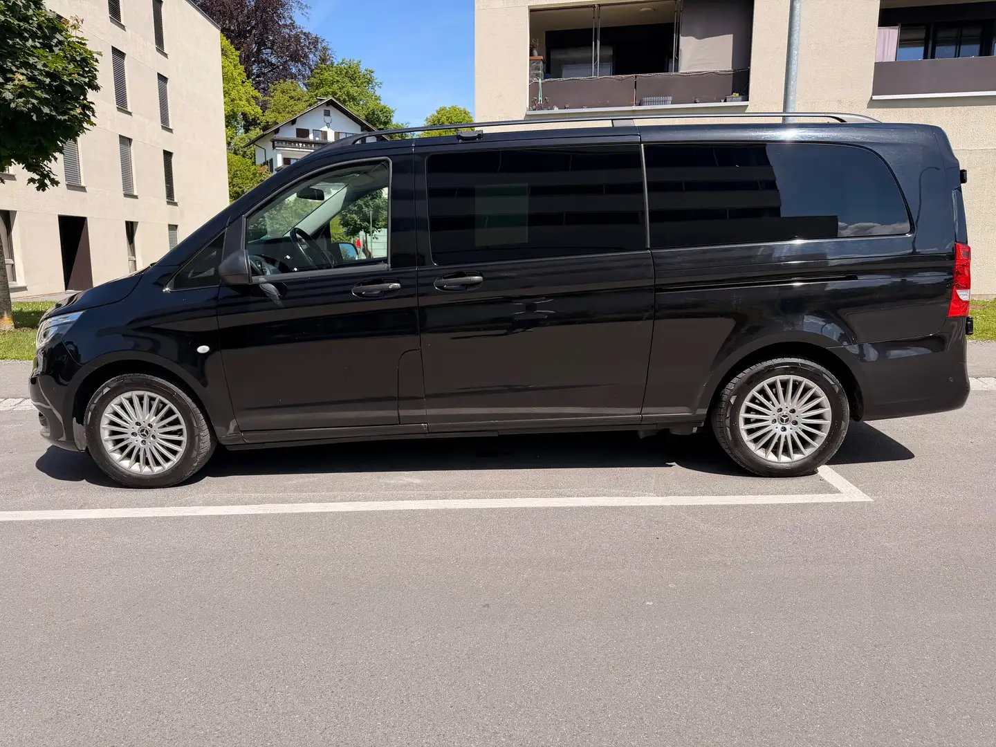 Mercedes-Benz Vito Vito Tourer Pro 119 CDI extralang 4x4 Aut. Tourer Pro Schwarz - 1