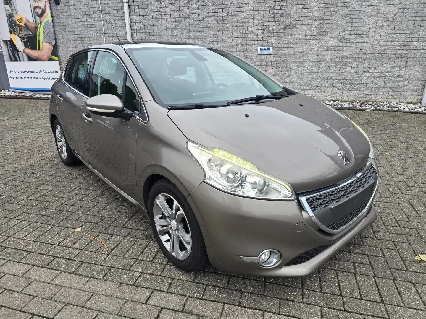 Peugeot 208 208 1.2i Allure GARANTIE 1 AN/JAAR Plateado - 2