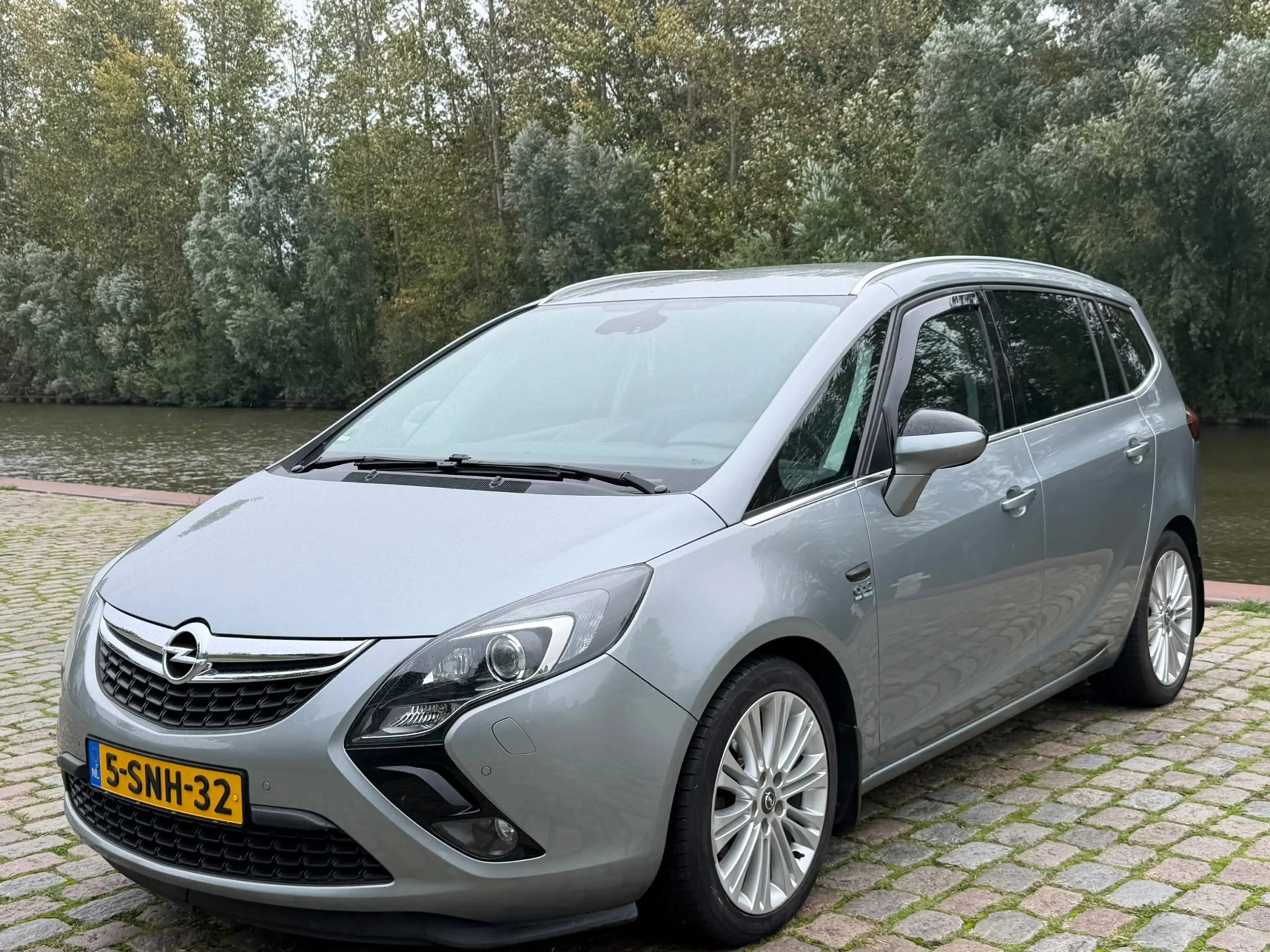 Opel Zafira Tourer 1.4 Cosmo 2e eigenaar dealer onderhouden leerbekel — photo 2