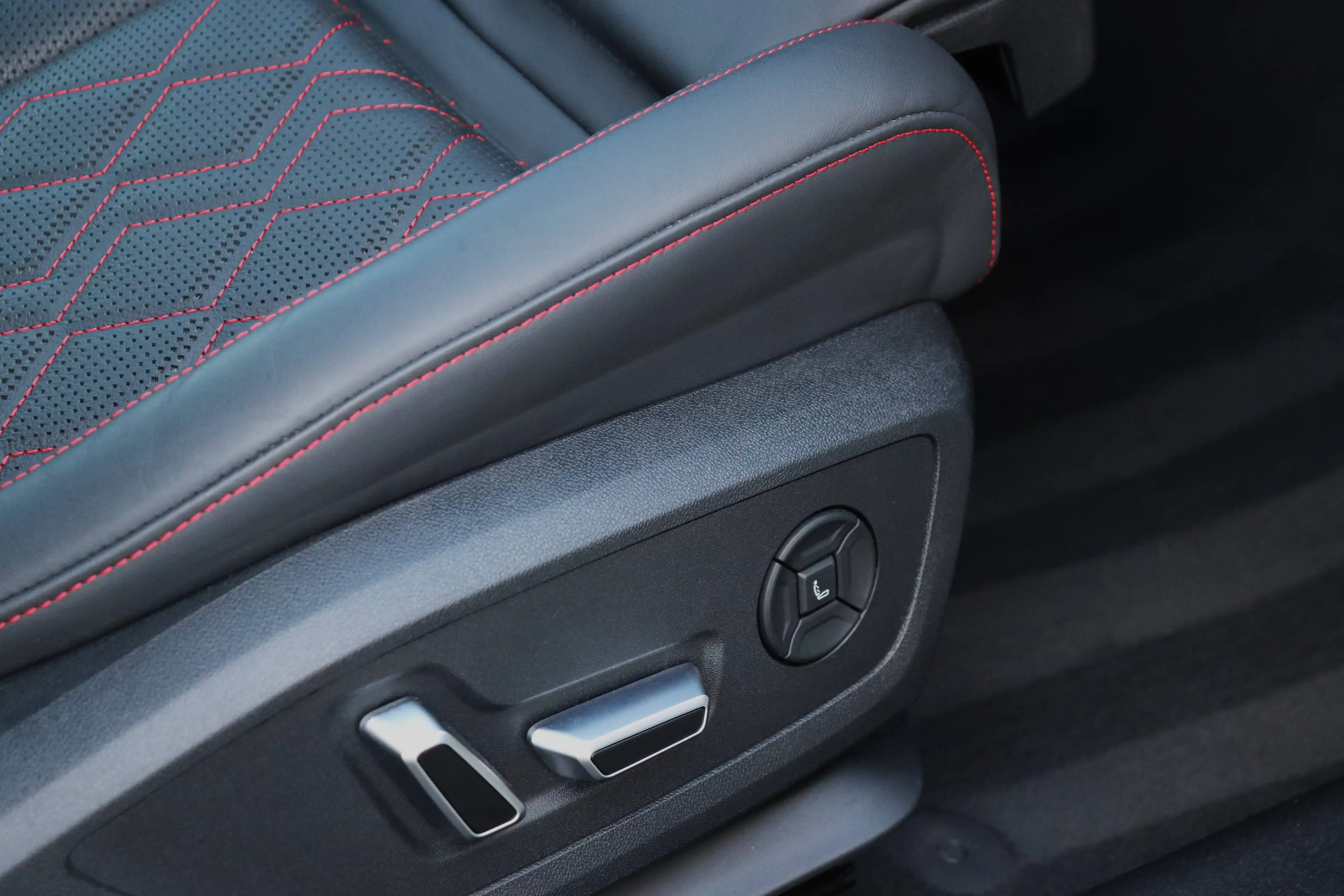 Audi S6 e-tron Sportback - Pano/Carbon/B&O/360/S-Seats/Massage/Towbar — photo 15