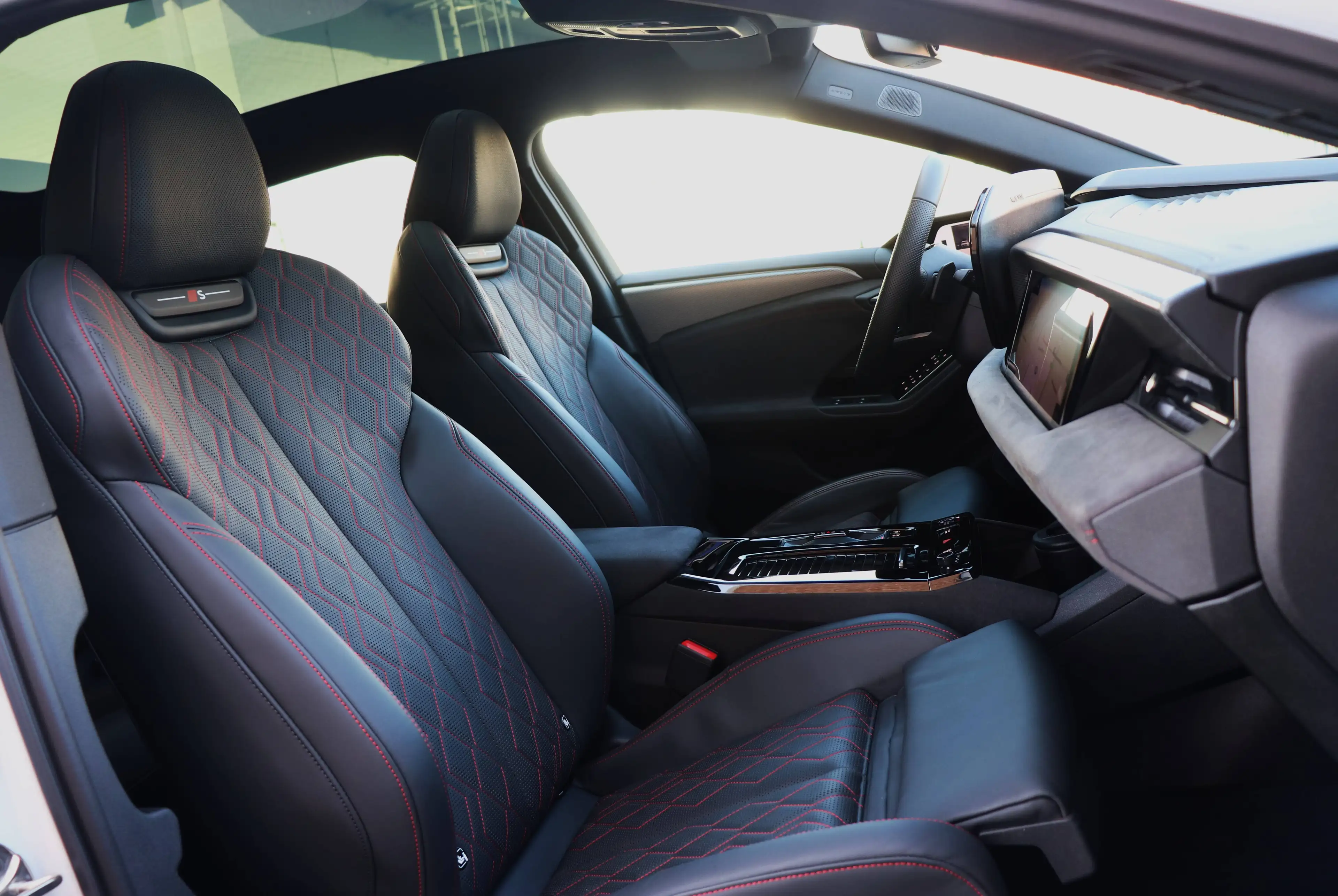 Audi S6 e-tron Sportback - Pano/Carbon/B&O/360/S-Seats/Massage/Towbar — photo 14