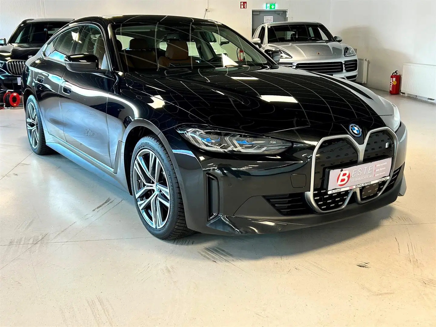 BMW i4 eDrive40 Schwarz - 1