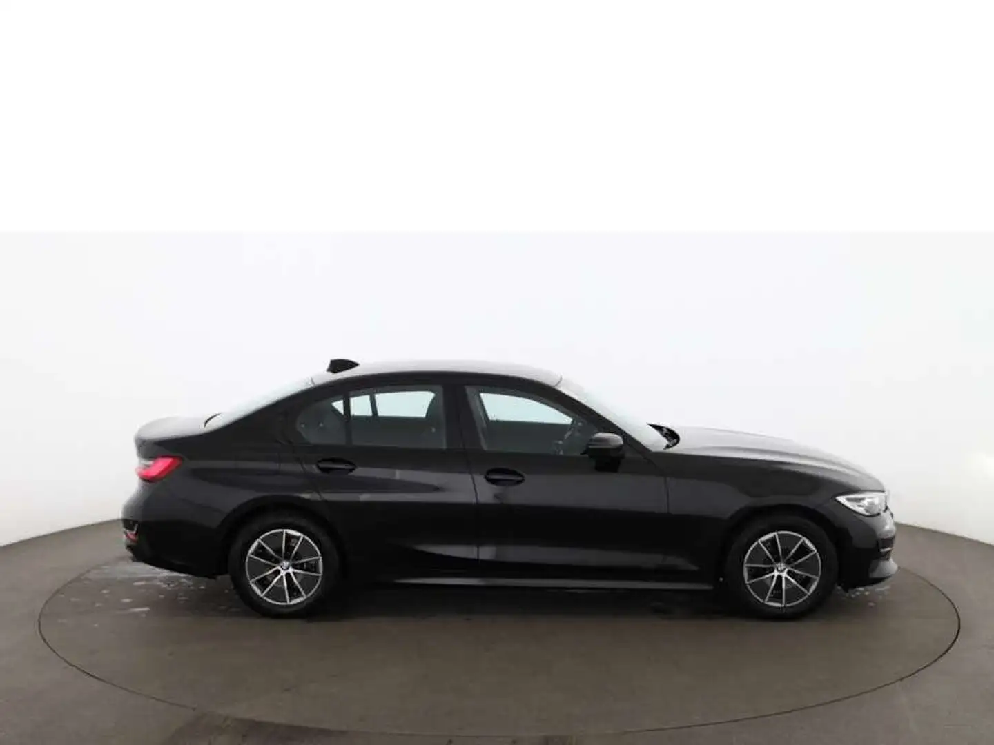 BMW 318 i Advantage Aut LED NAVIGATION TEMPOMAT ASSIST Noir - 2