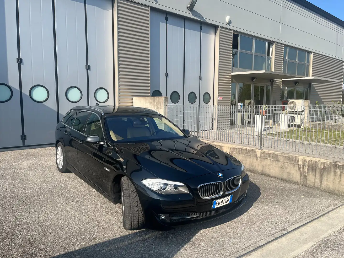 BMW 525 525d Touring 2.0 Futura 218cv Nero - 1