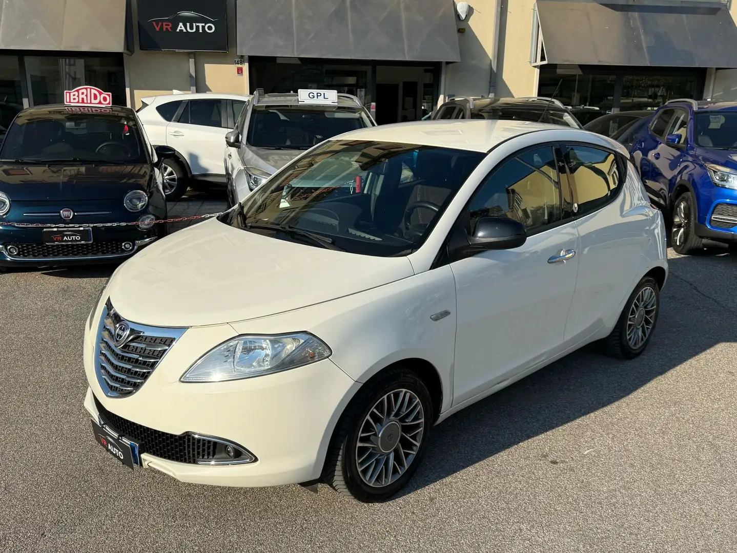 Lancia Ypsilon 1.2 GPL ecochic Gold 69cv NEOPATENTATI/REVIS. 2032 Bianco - 1