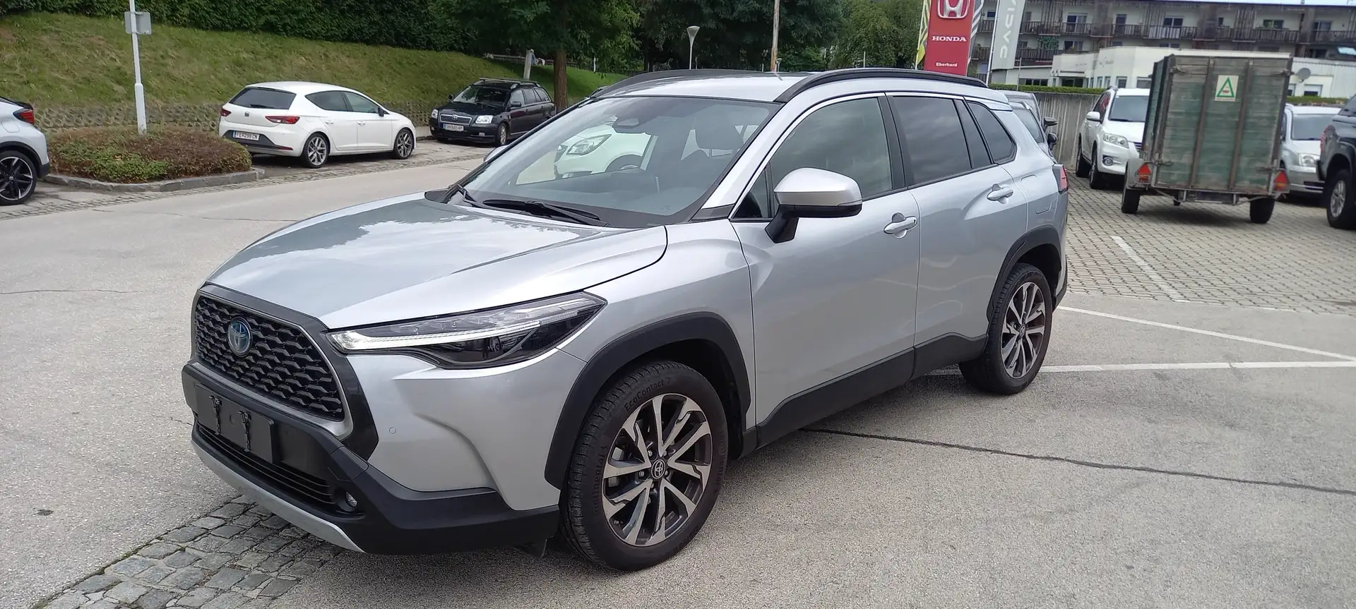 Toyota Corolla Cross 2,0 Hybrid Active Drive 2WD Stříbrná - 1