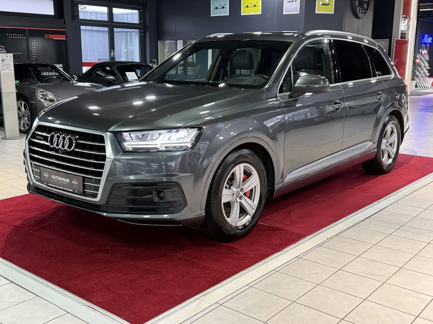 Audi Q7 s line Grijs - 1
