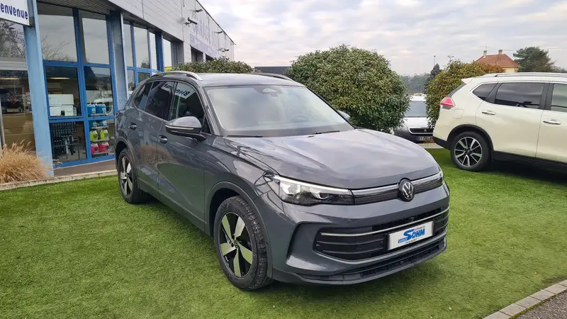 VOLKSWAGEN Tiguan