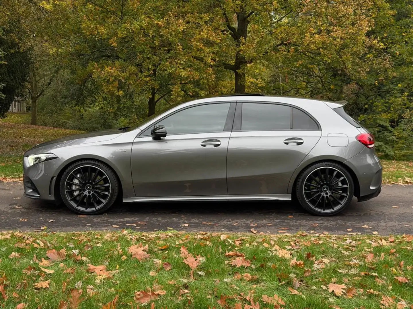 Mercedes-Benz A 35 AMG 4MATIC |Burmester|Pano|Trekhaak|Head Up Grijs - 2