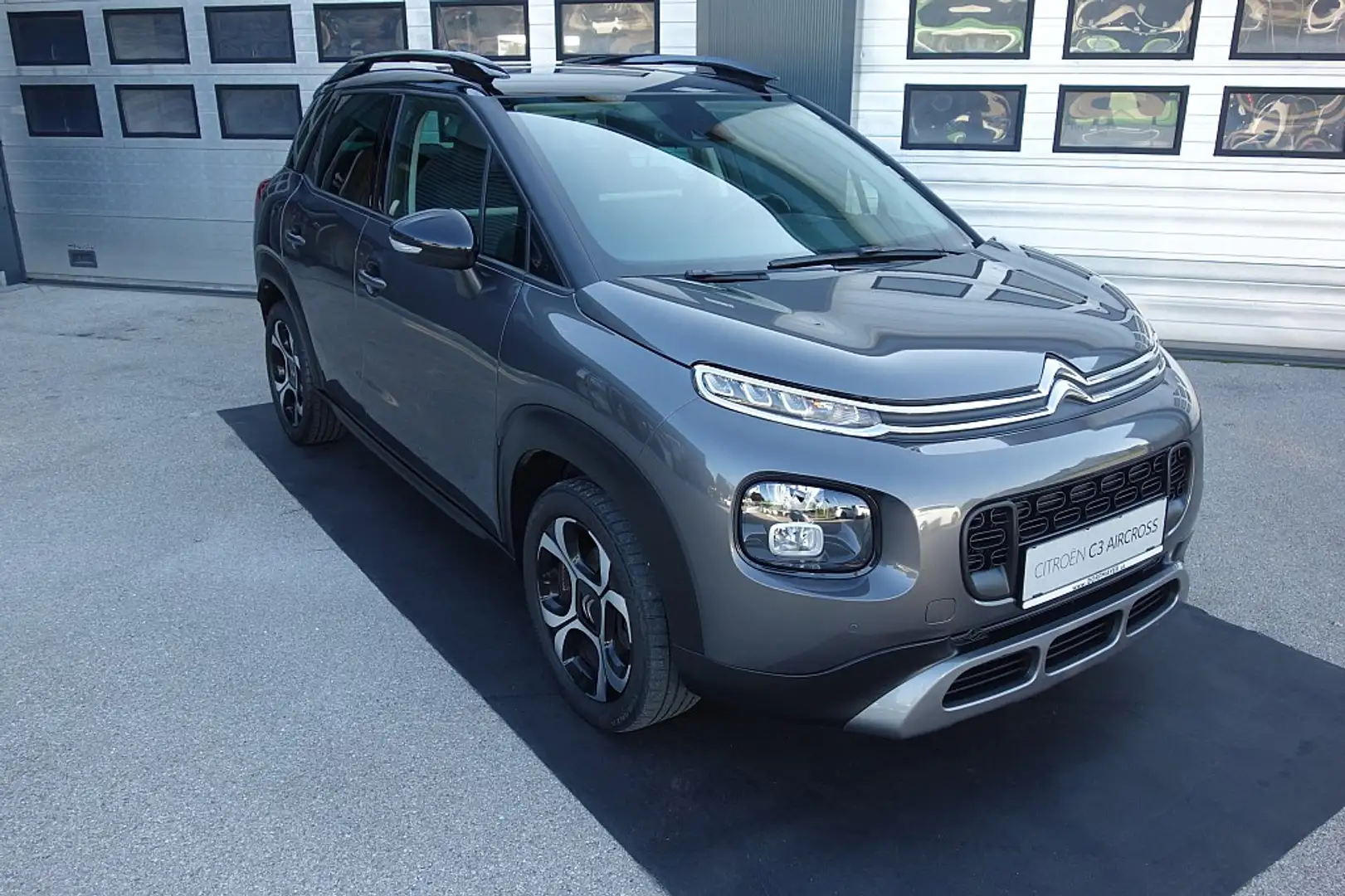Citroen C3 Aircross PureTech110 S&S 6-Gang-Manuell Shine Grau - 1