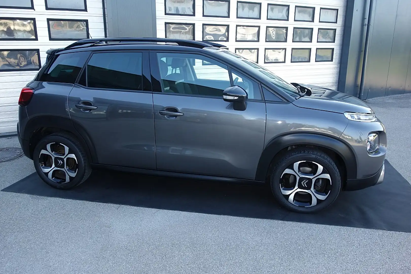 Citroen C3 Aircross PureTech110 S&S 6-Gang-Manuell Shine Grau - 2