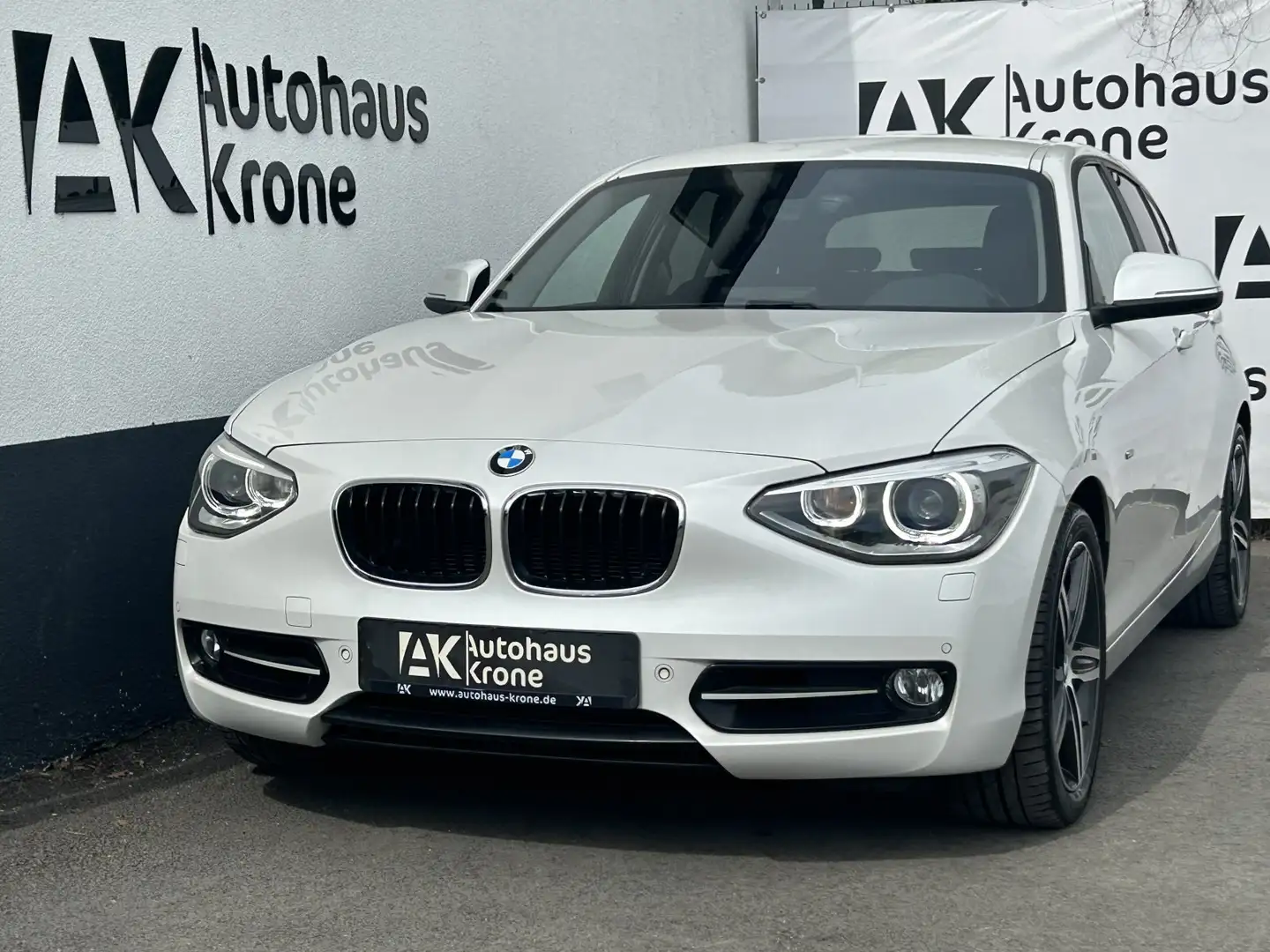 BMW 118 i Sport-Line* AUTOMATIK*NAVI*TEMPO*PDC*SHZ* AHK* Weiß - 1
