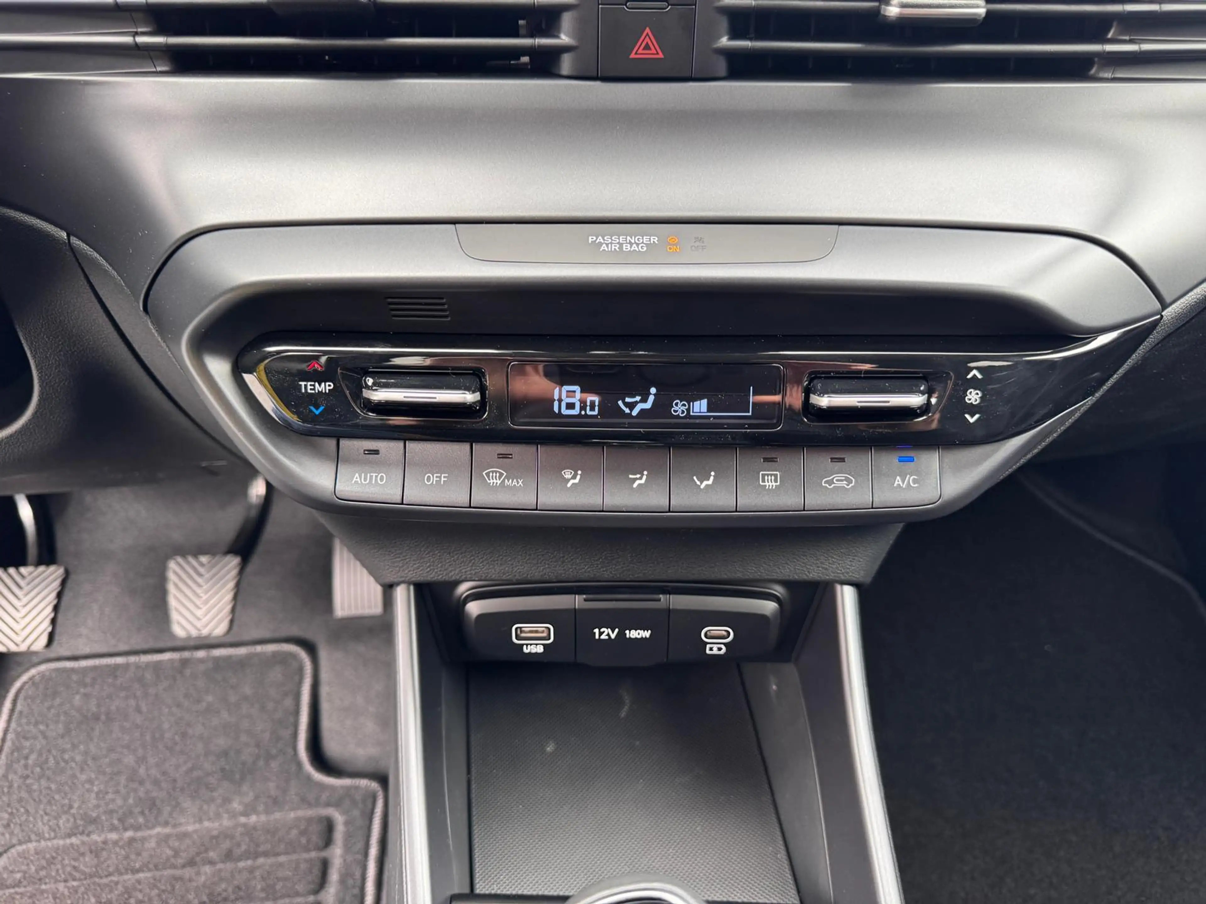 Hyundai i20 Family Automatik 66 kW (90 PS), Automatik, Fron... — photo 11