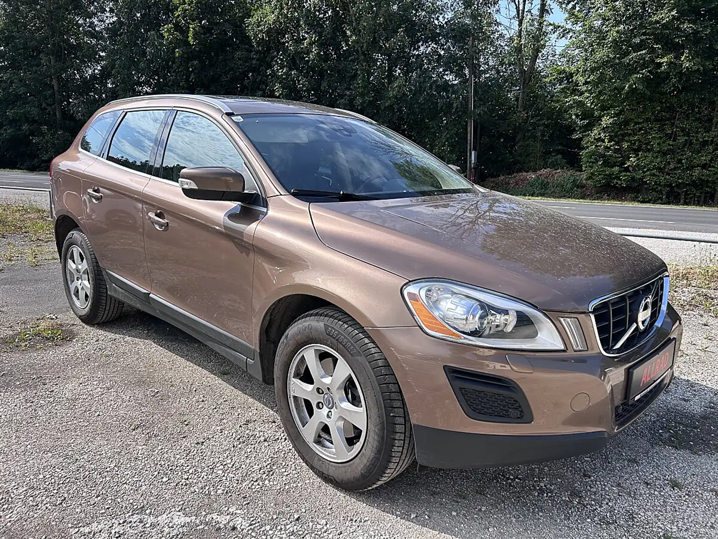 Volvo XC60 aut. Allrad 1.Besitz- Neues Pickerl Braun - 1