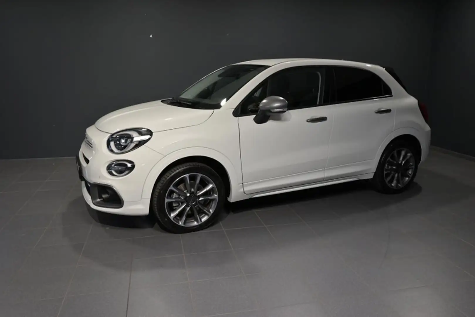 Fiat 500X 1.5 GSE Mild-Hybrid Basis 4x2 NAVI/KAMERA Bílá - 1