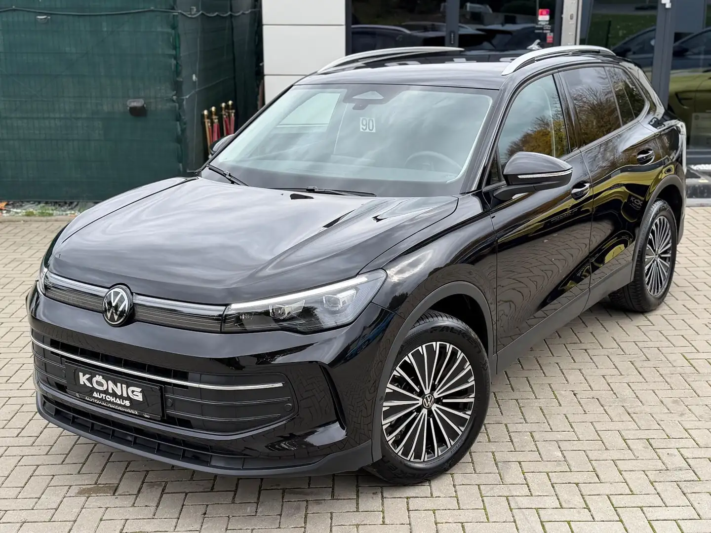 Volkswagen Tiguan 1.5 eTSI DSG AHK R-KAM LED-Plus AMBIENTE Schwarz - 2