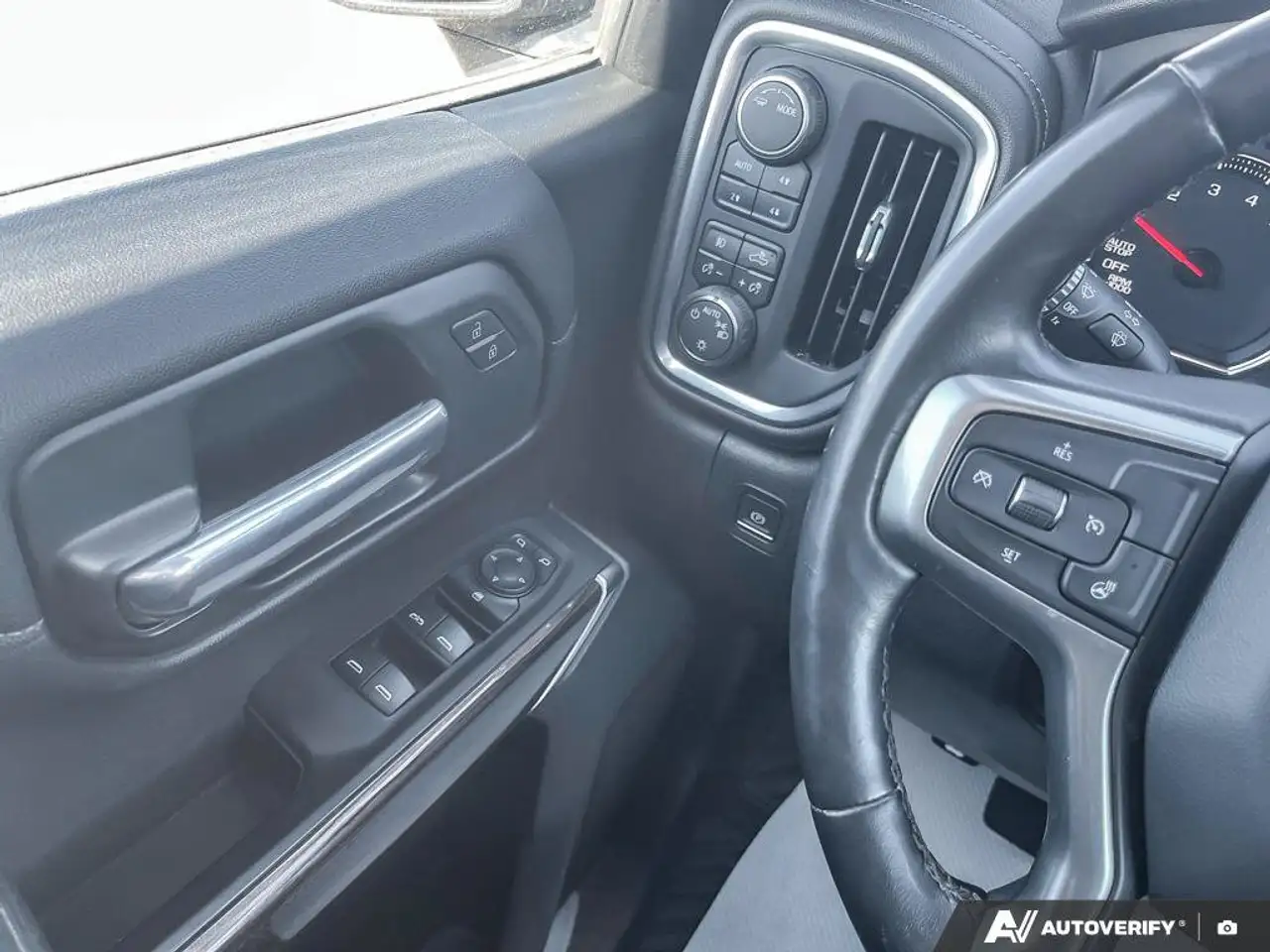 Chevrolet Silverado 1500 снимка Chevrolet Silverado 1500
