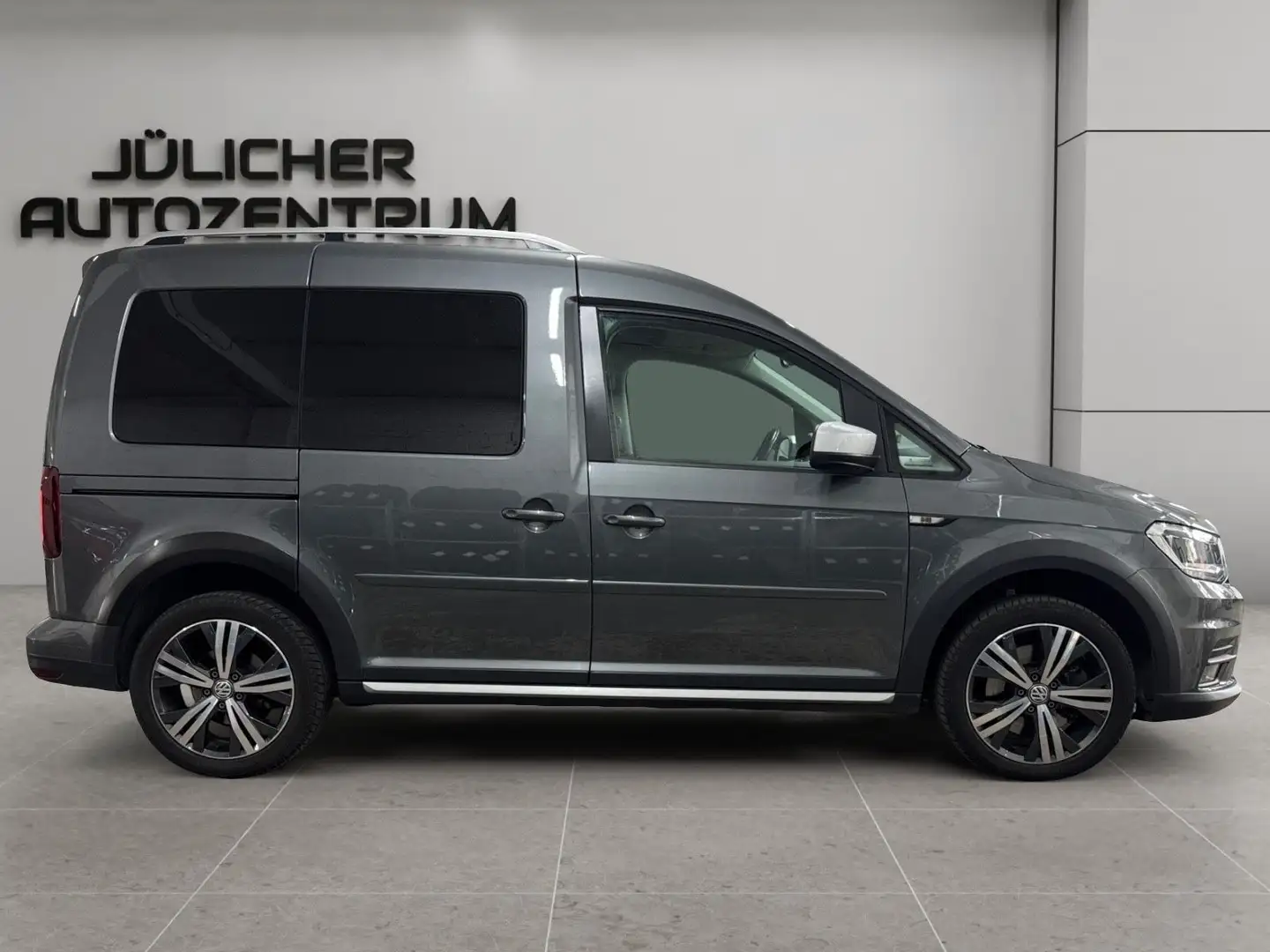 Volkswagen Caddy Alltrack BMT TSI DSG, 5-Sitzer, 2.Hand Grau - 2