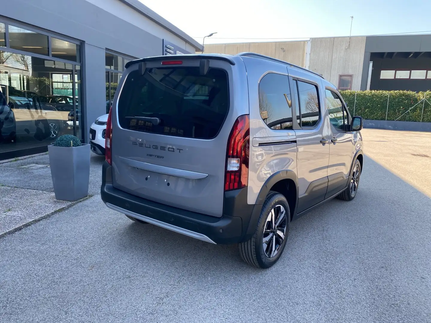 Peugeot Rifter BlueHDi 130 S&S EAT8 GT Standard Grigio - 2
