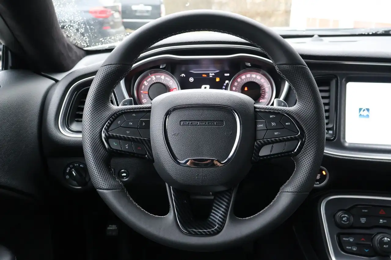 Dodge Challenger 2022 — фото 11