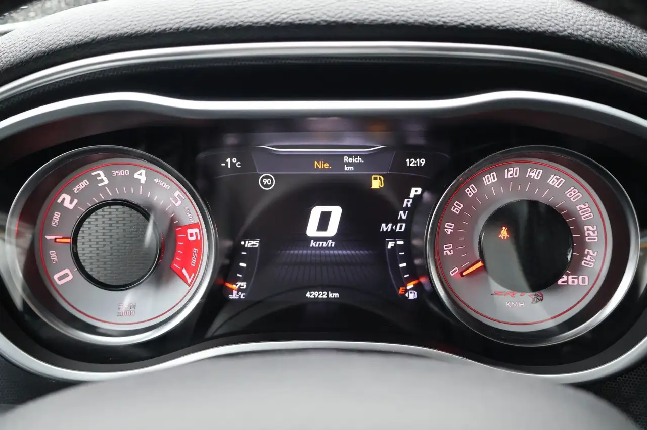 Dodge Challenger 2022 — фото 12