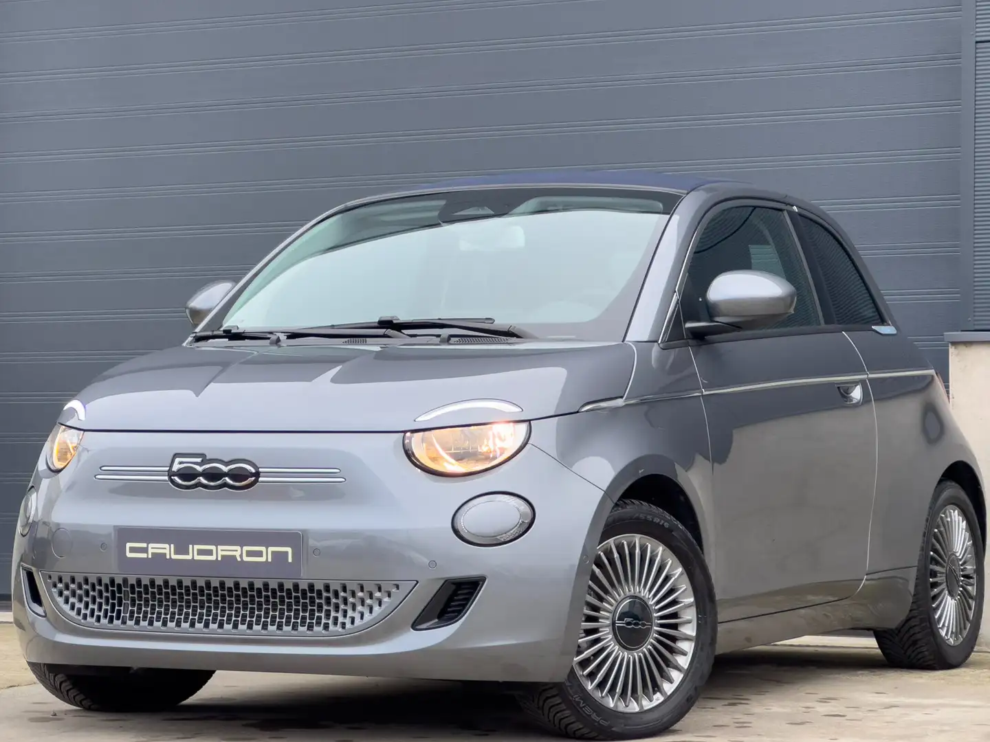 Fiat 500e Cabrio | 43 kWh| Camera | Cruise control | Mineral Grijs - 2