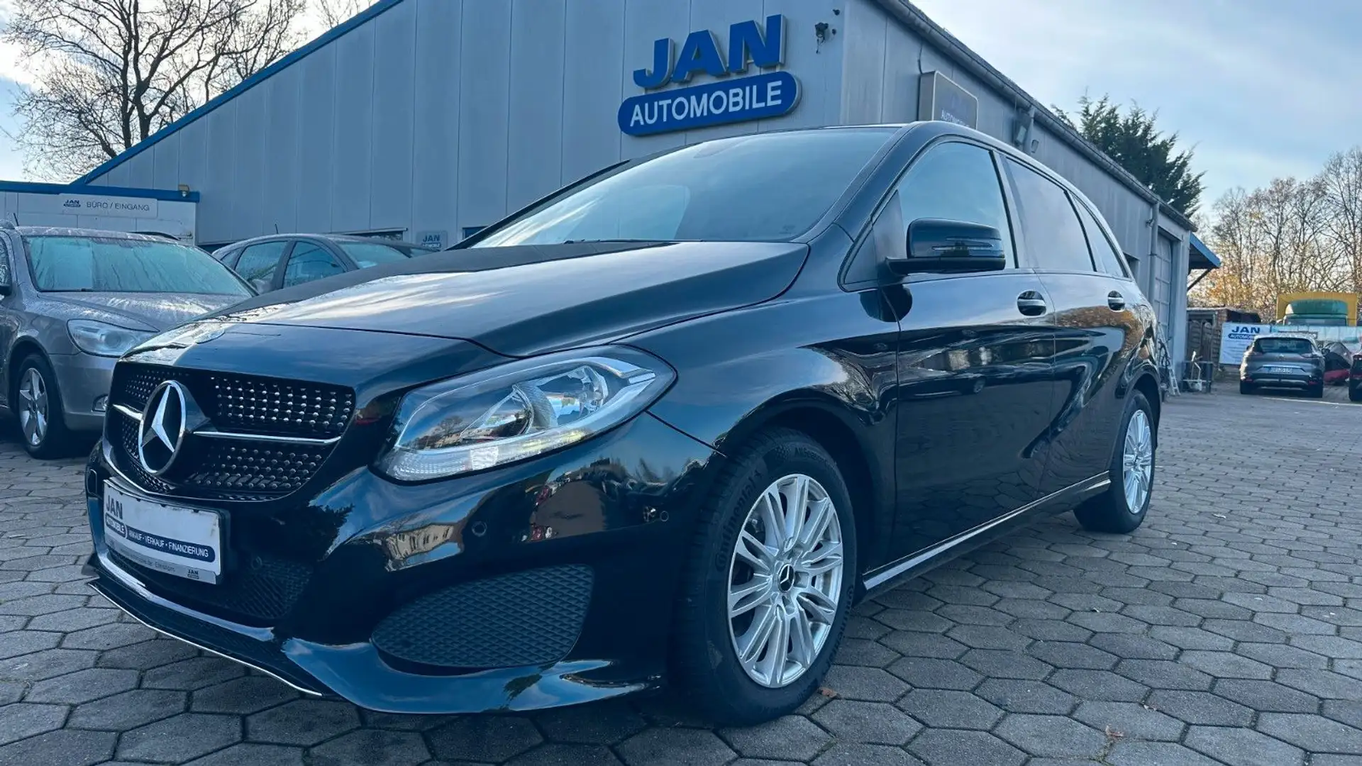 Mercedes-Benz B 220 d Automatik PDC Navi Kamera AHK Schwarz - 1