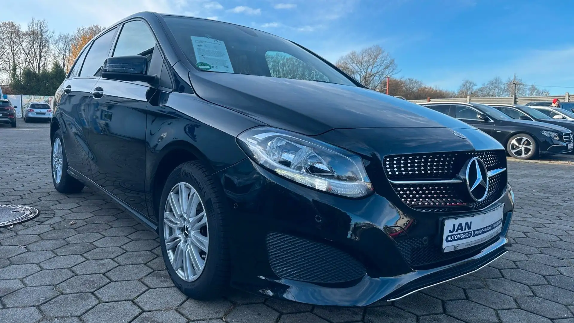 Mercedes-Benz B 220 d Automatik PDC Navi Kamera AHK Schwarz - 2