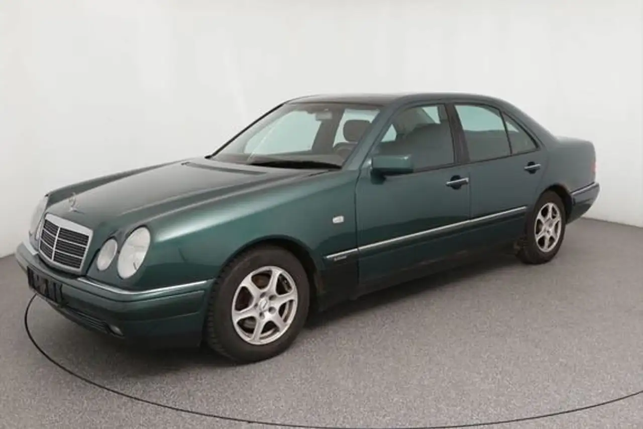 Mercedes-Benz E 240