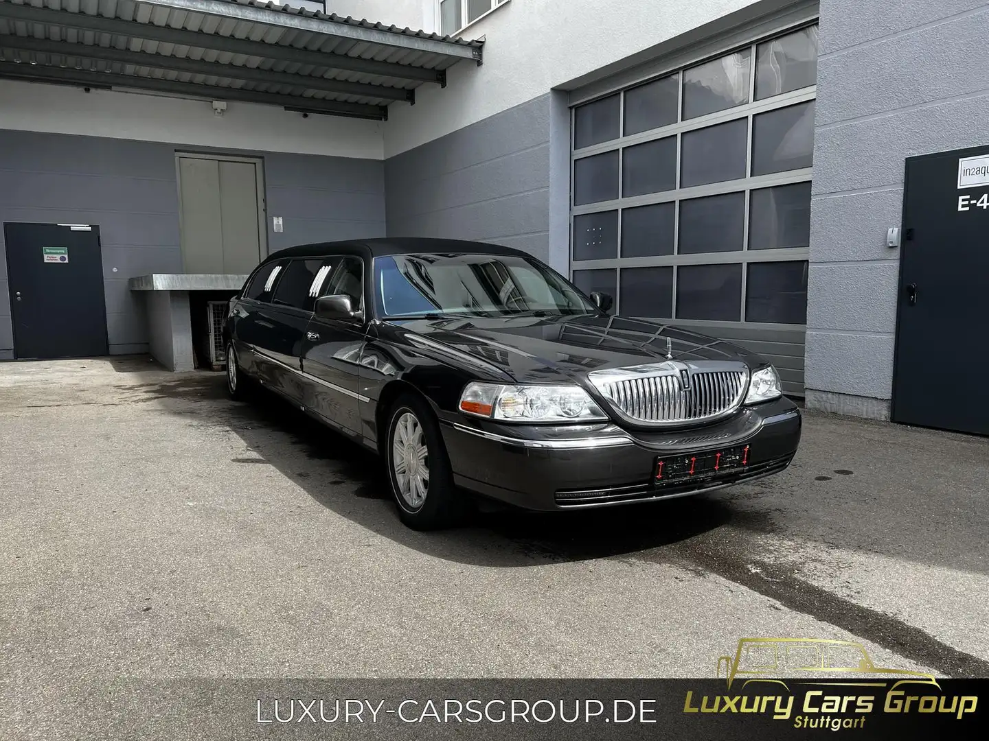 Lincoln Town Car 4,6 V8 Presidential Town Stretch-Limou Grijs - 2
