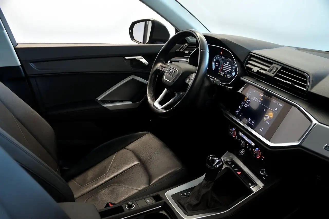 Audi Q3 снимка Audi Q3