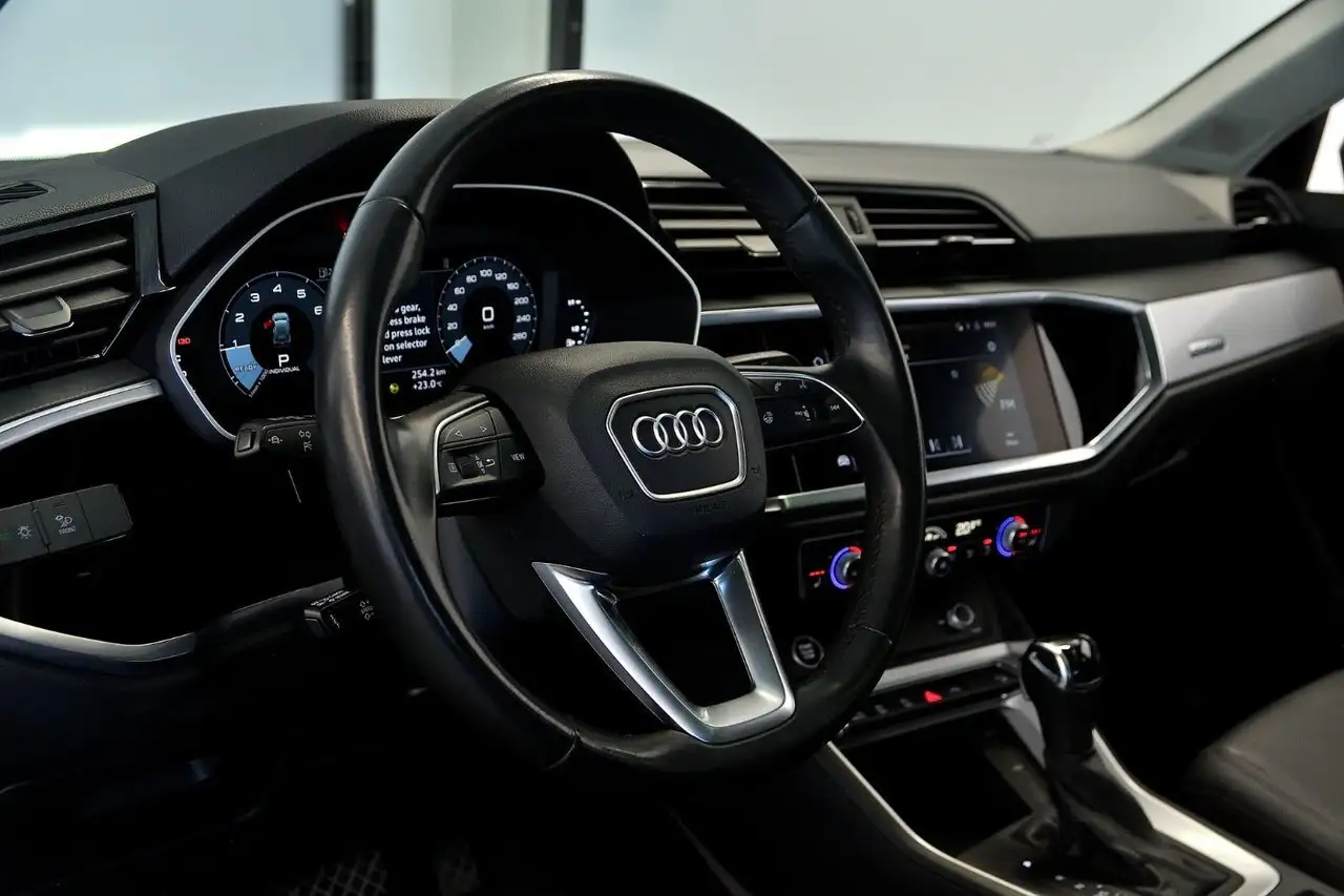 Audi Q3 снимка Audi Q3