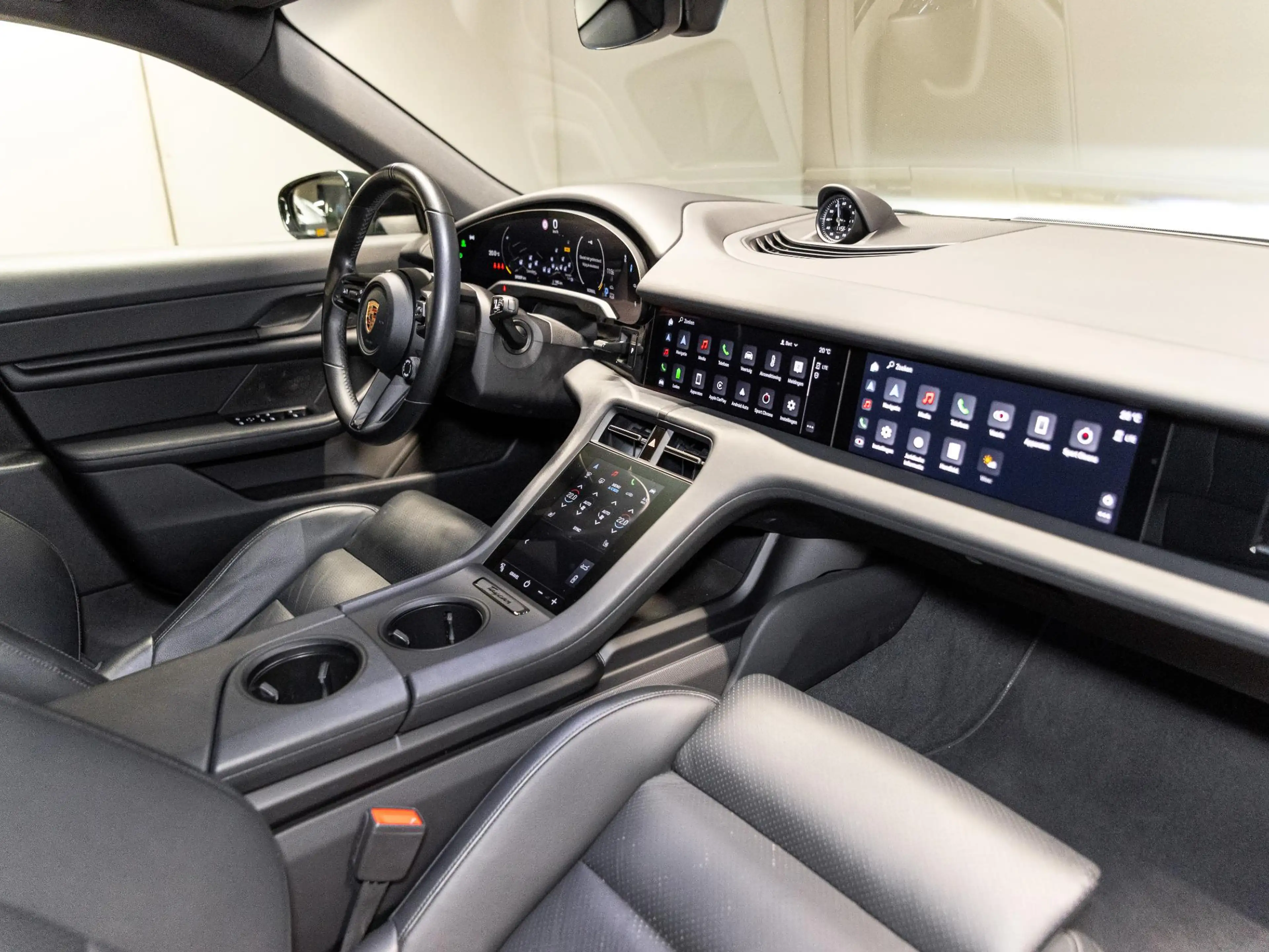 Porsche Taycan Cross Turismo 4 93 kWh — photo 13