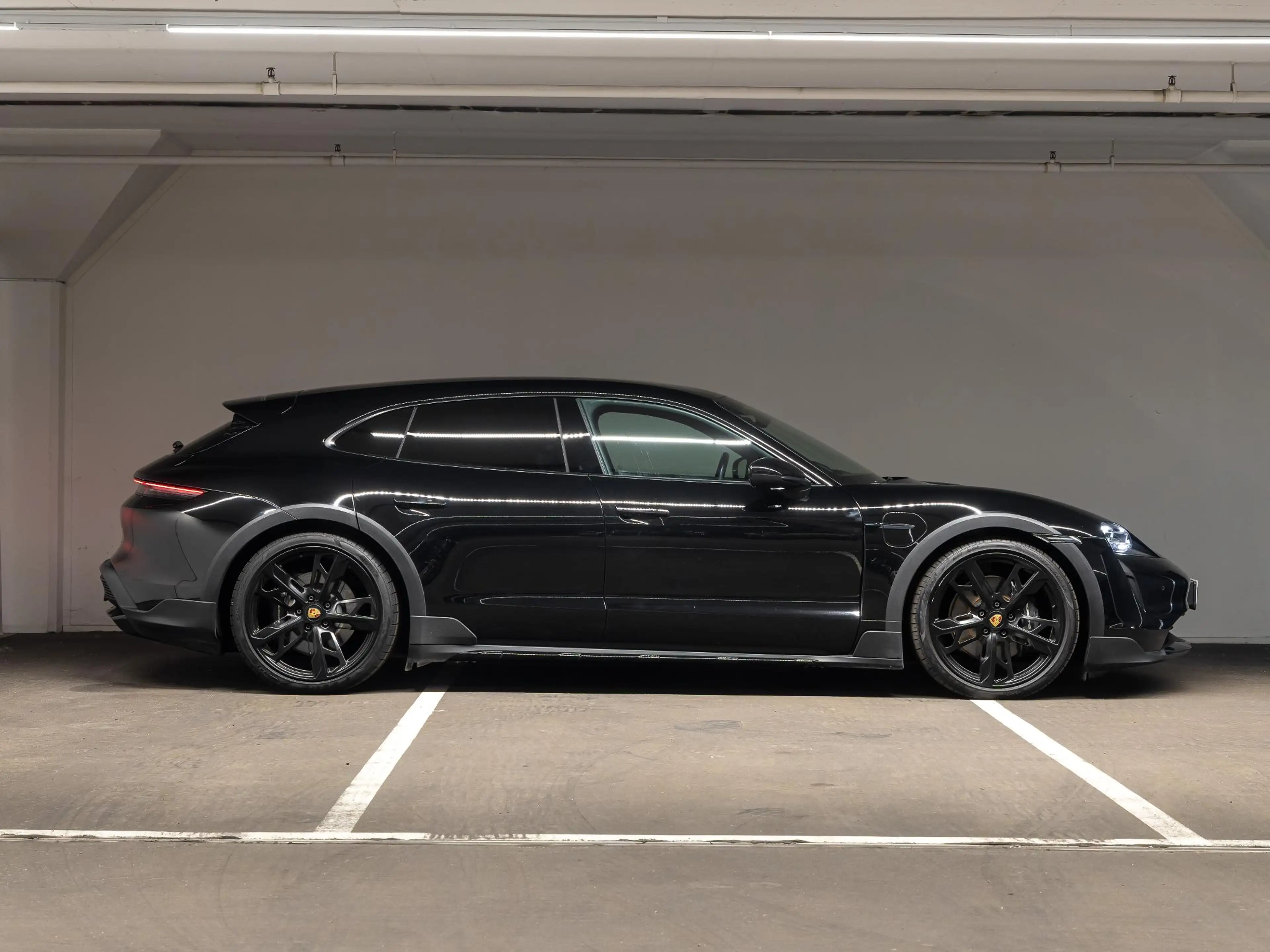 Porsche Taycan Cross Turismo 4 93 kWh — photo 6