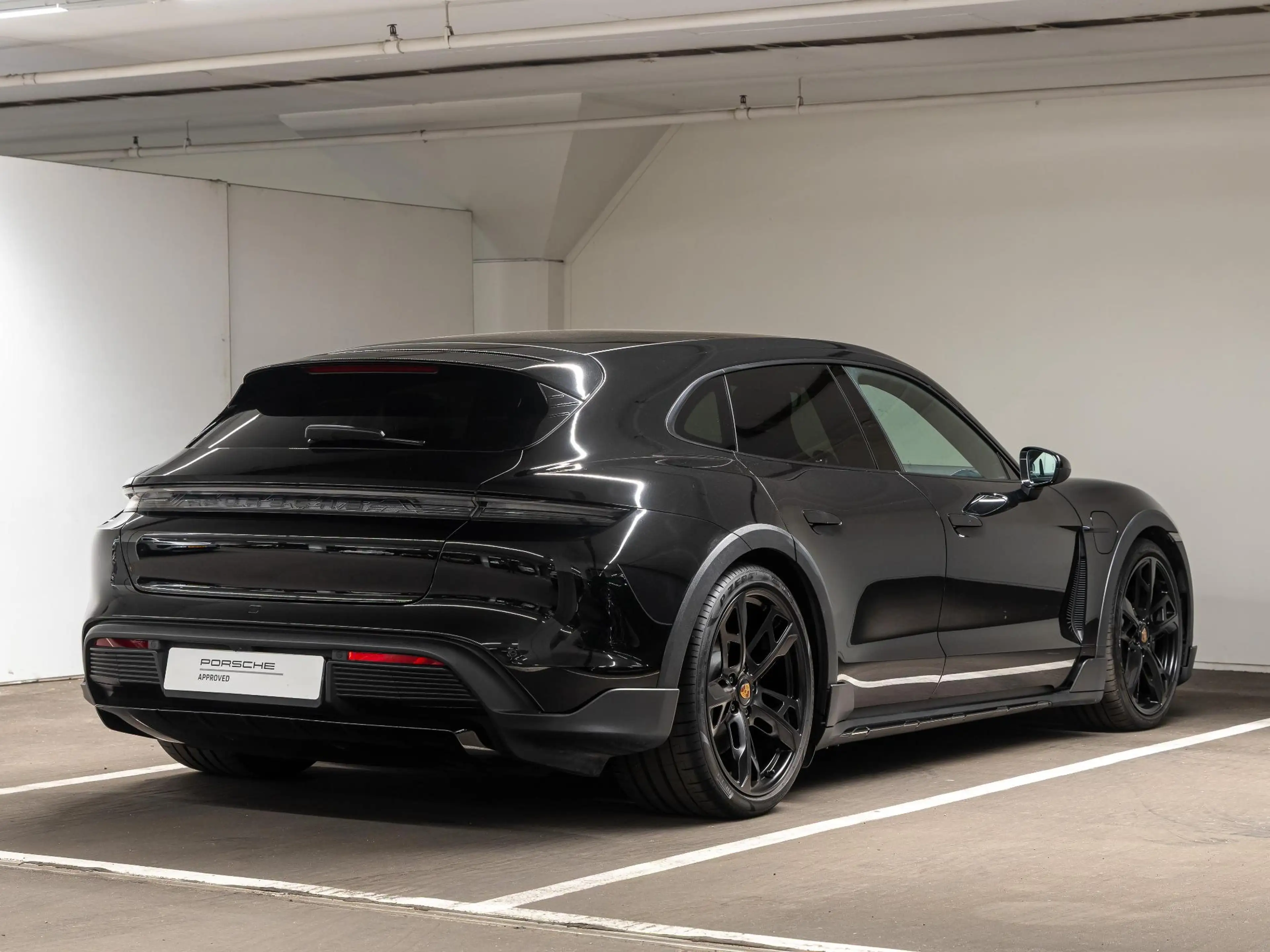Porsche Taycan Cross Turismo 4 93 kWh — photo 7