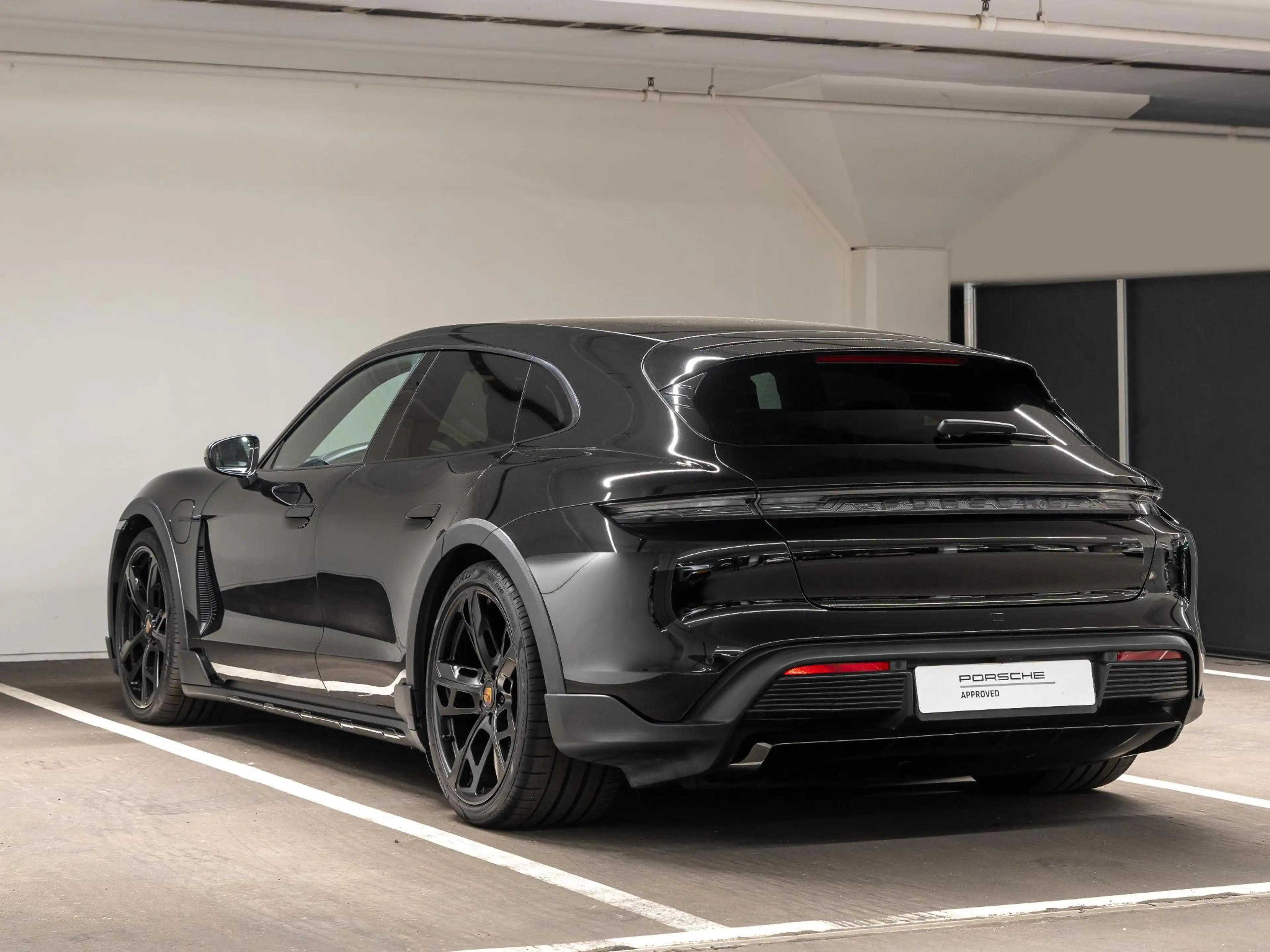Porsche Taycan Cross Turismo 4 93 kWh — photo 3