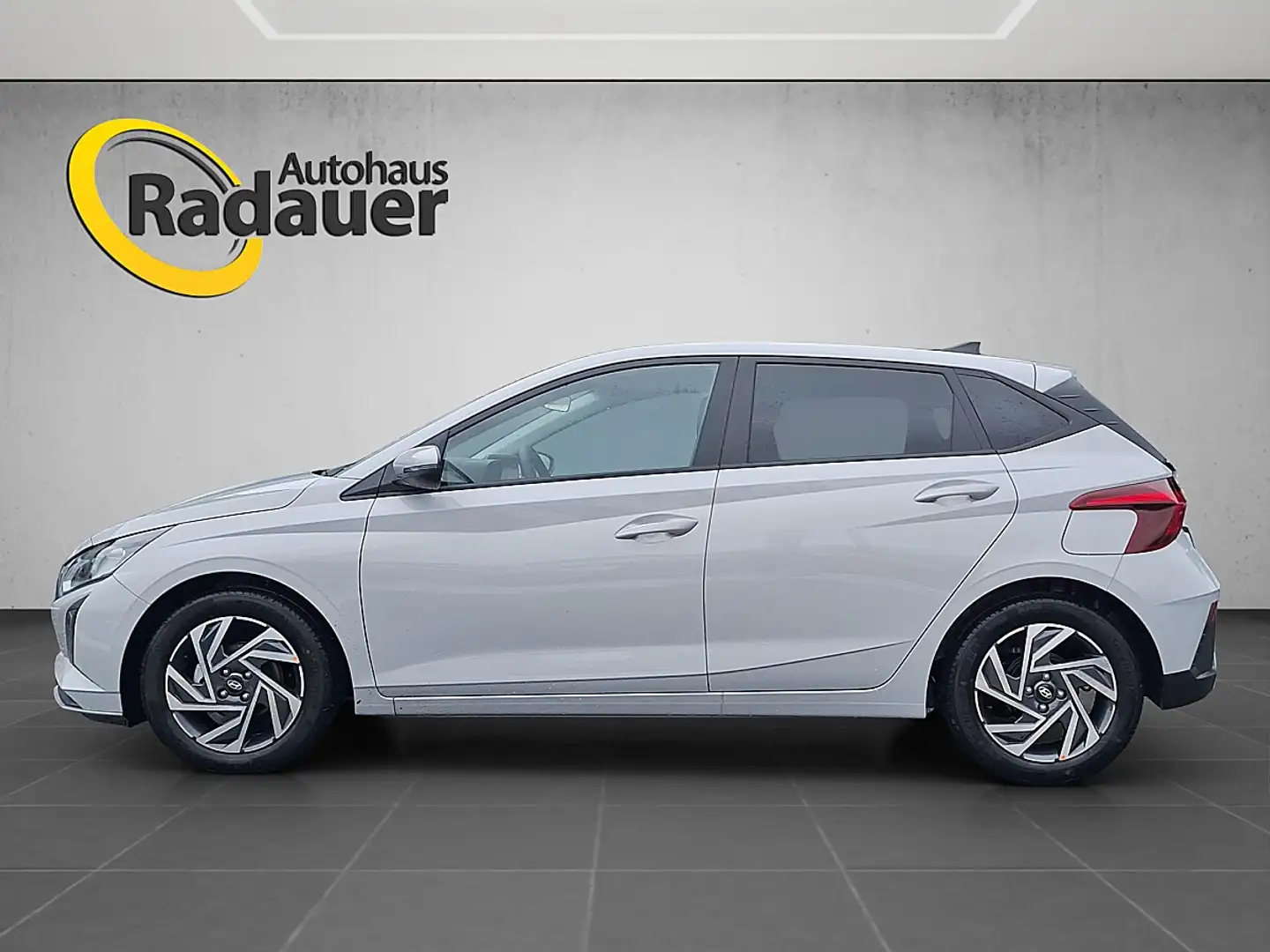 Hyundai i20 1,2 MPI Jubile Grau - 2